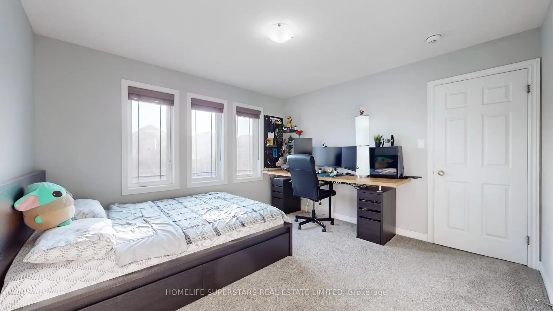 Photo 2 of 341 Rivertrail Avenue, Kitchener — HOMEH