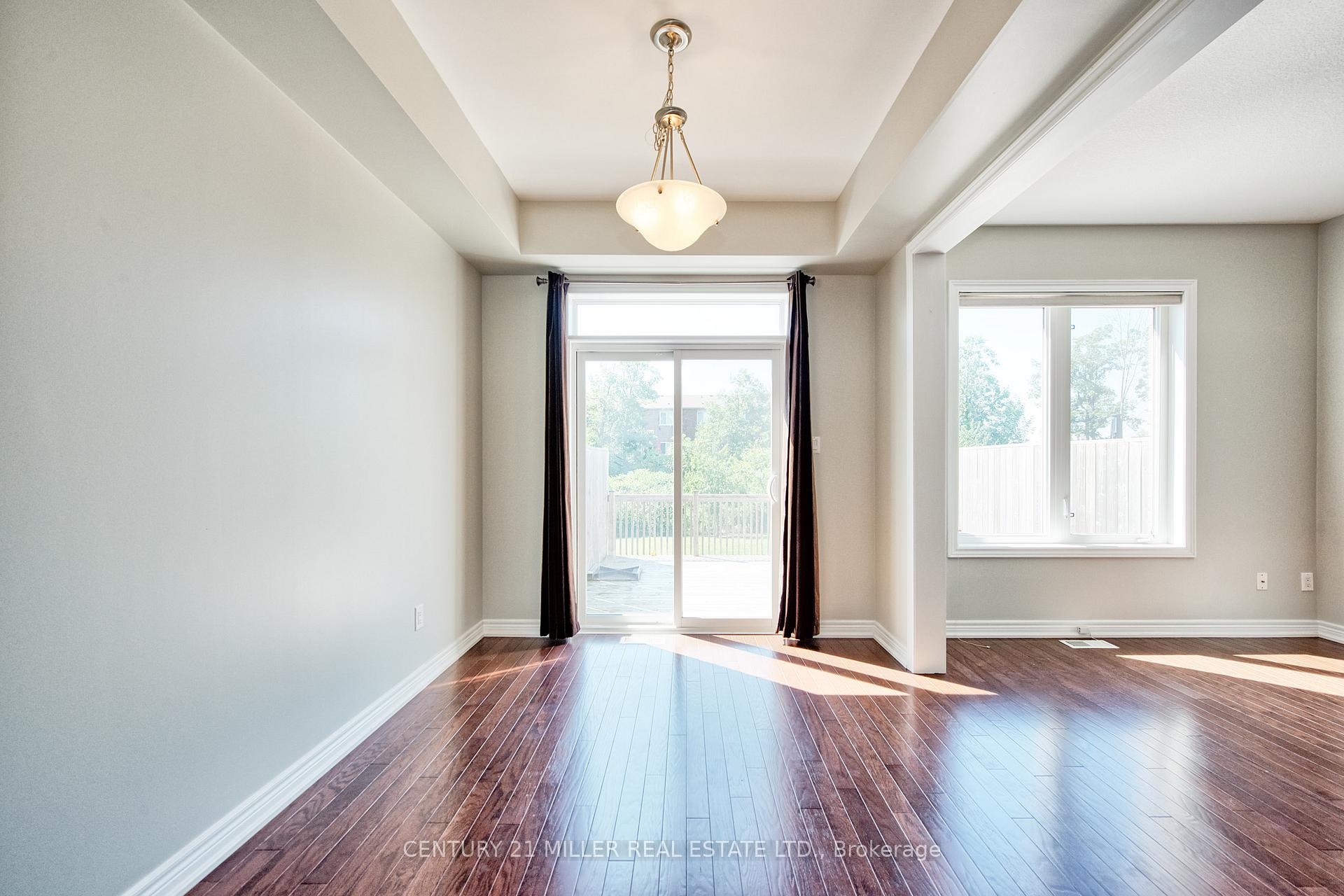 Photo 2 of Unit 5, 45 Seabreeze Crescent, Hamilton, Stoney Creek — HOMEH