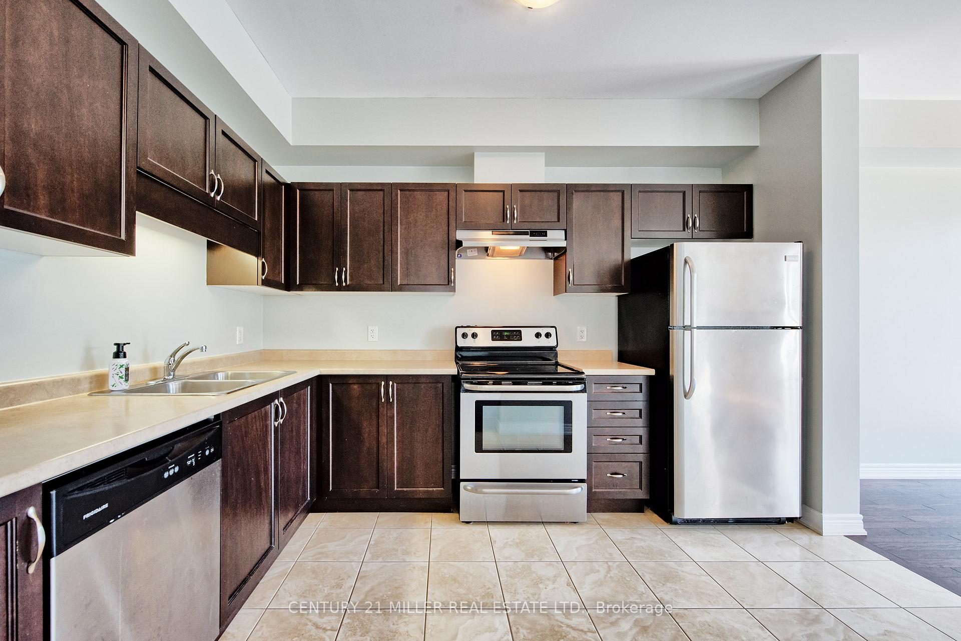 Photo 4 of Unit 5, 45 Seabreeze Crescent, Hamilton, Stoney Creek — HOMEH