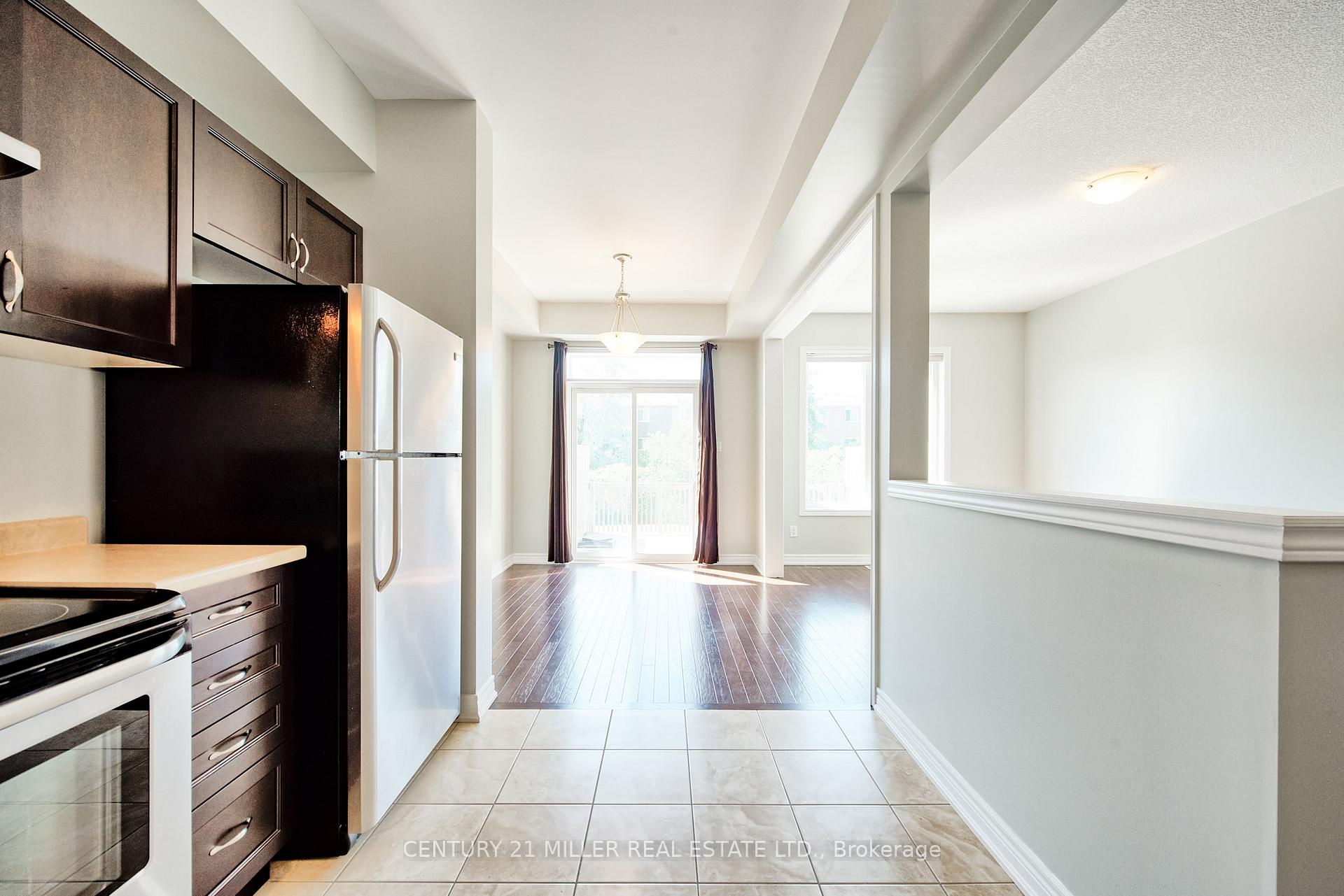 Photo 6 of Unit 5, 45 Seabreeze Crescent, Hamilton, Stoney Creek — HOMEH