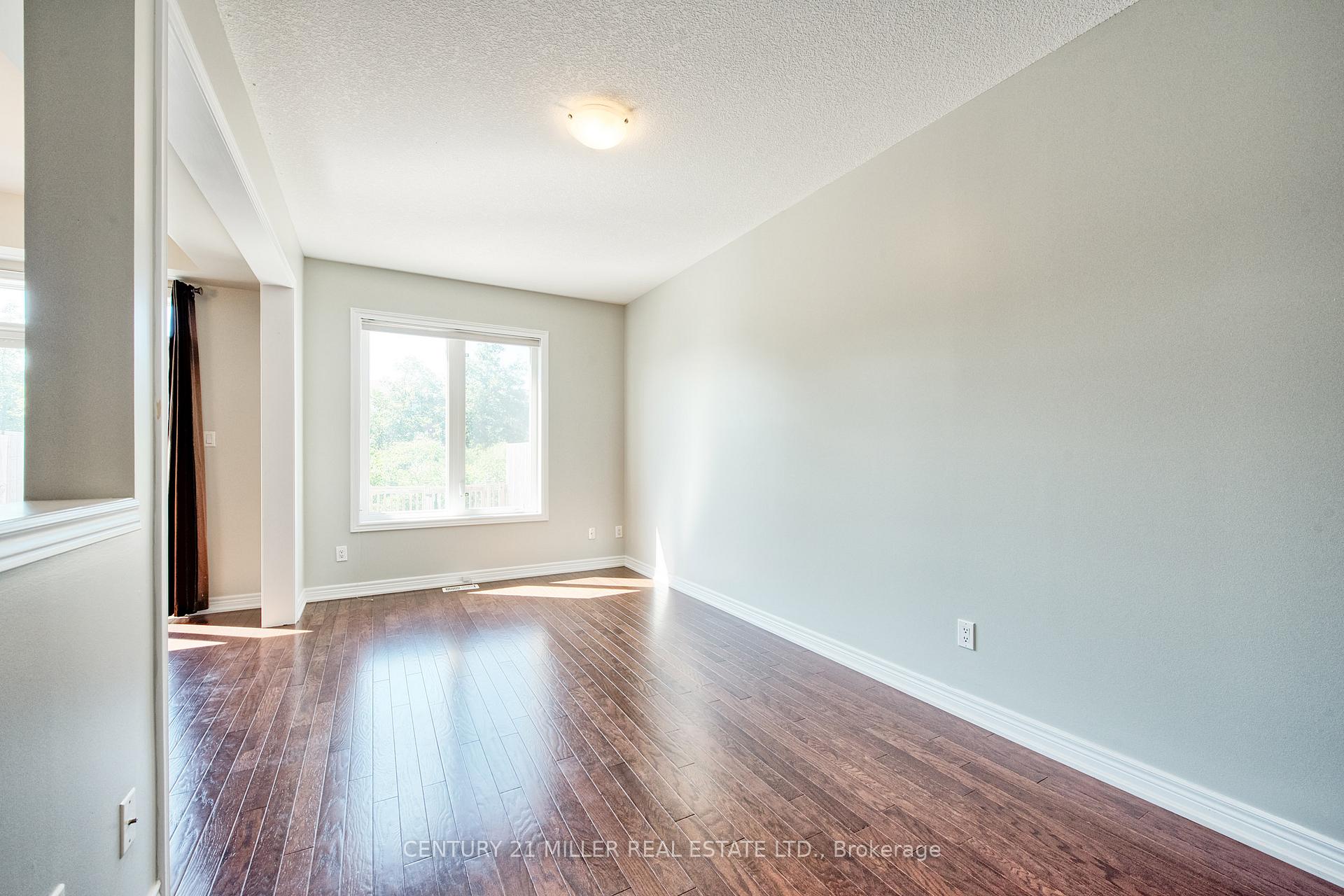 Photo 7 of Unit 5, 45 Seabreeze Crescent, Hamilton, Stoney Creek — HOMEH
