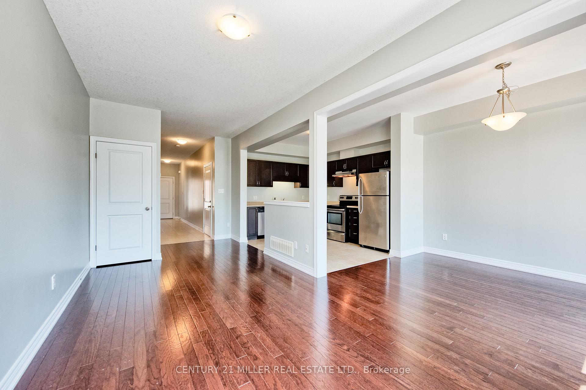 Photo 8 of Unit 5, 45 Seabreeze Crescent, Hamilton, Stoney Creek — HOMEH