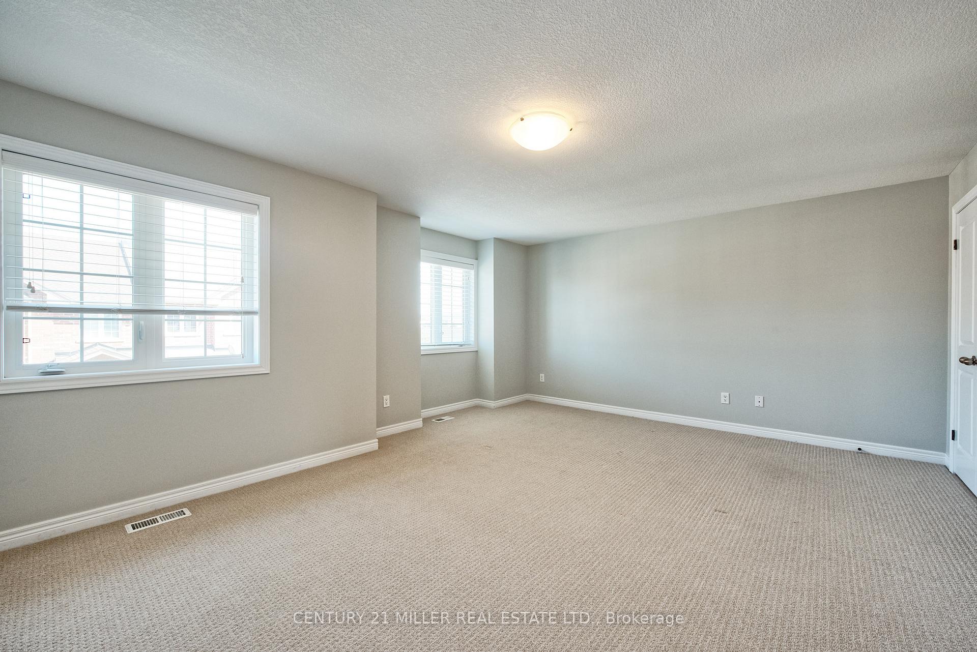 Photo 10 of Unit 5, 45 Seabreeze Crescent, Hamilton, Stoney Creek — HOMEH