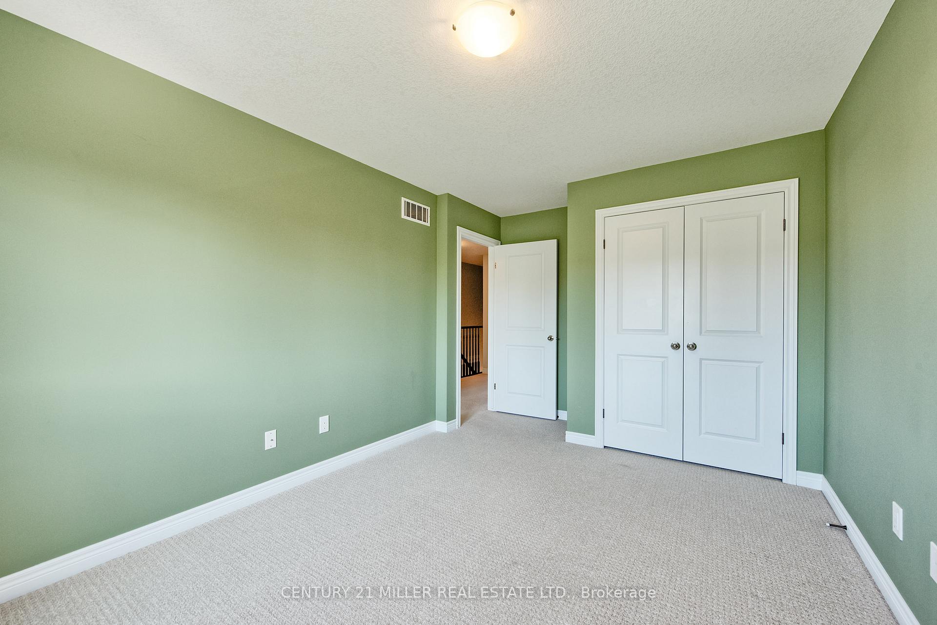 Photo 14 of Unit 5, 45 Seabreeze Crescent, Hamilton, Stoney Creek — HOMEH