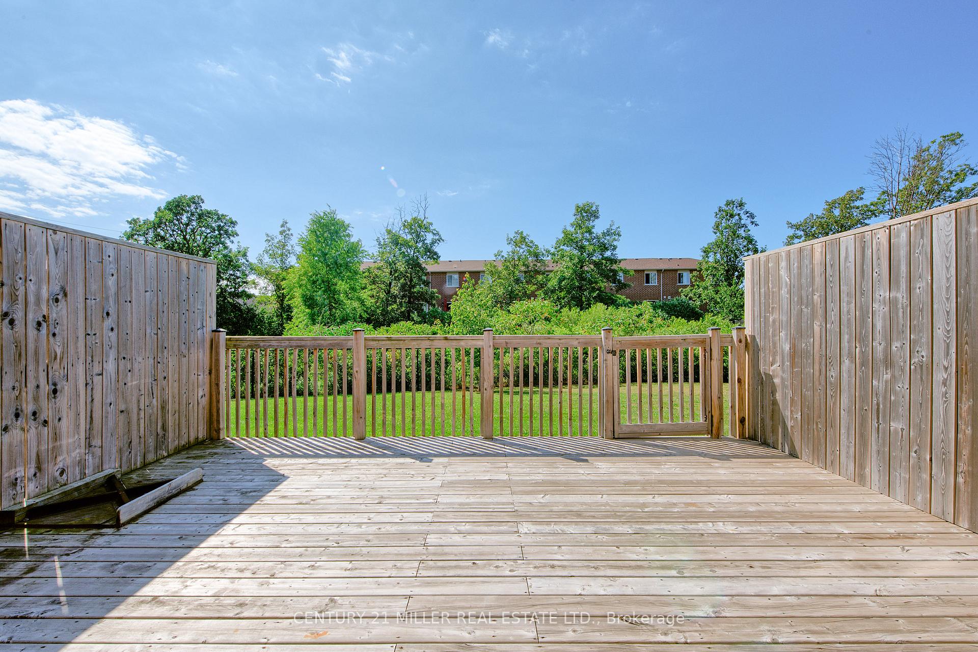 Photo 18 of Unit 5, 45 Seabreeze Crescent, Hamilton, Stoney Creek — HOMEH