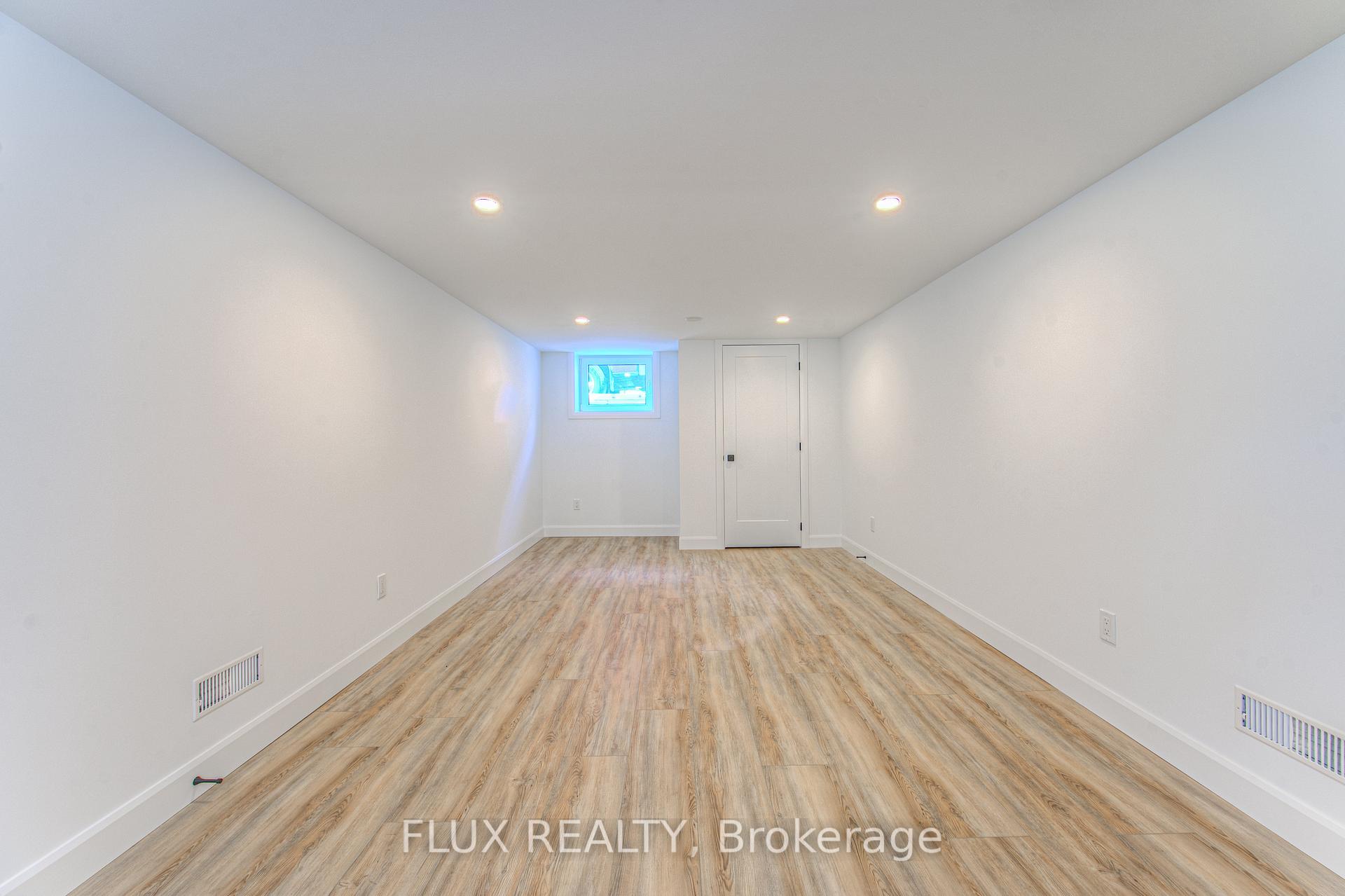 Photo 17 of 320 Highland Road E, Kitchener — HOMEH