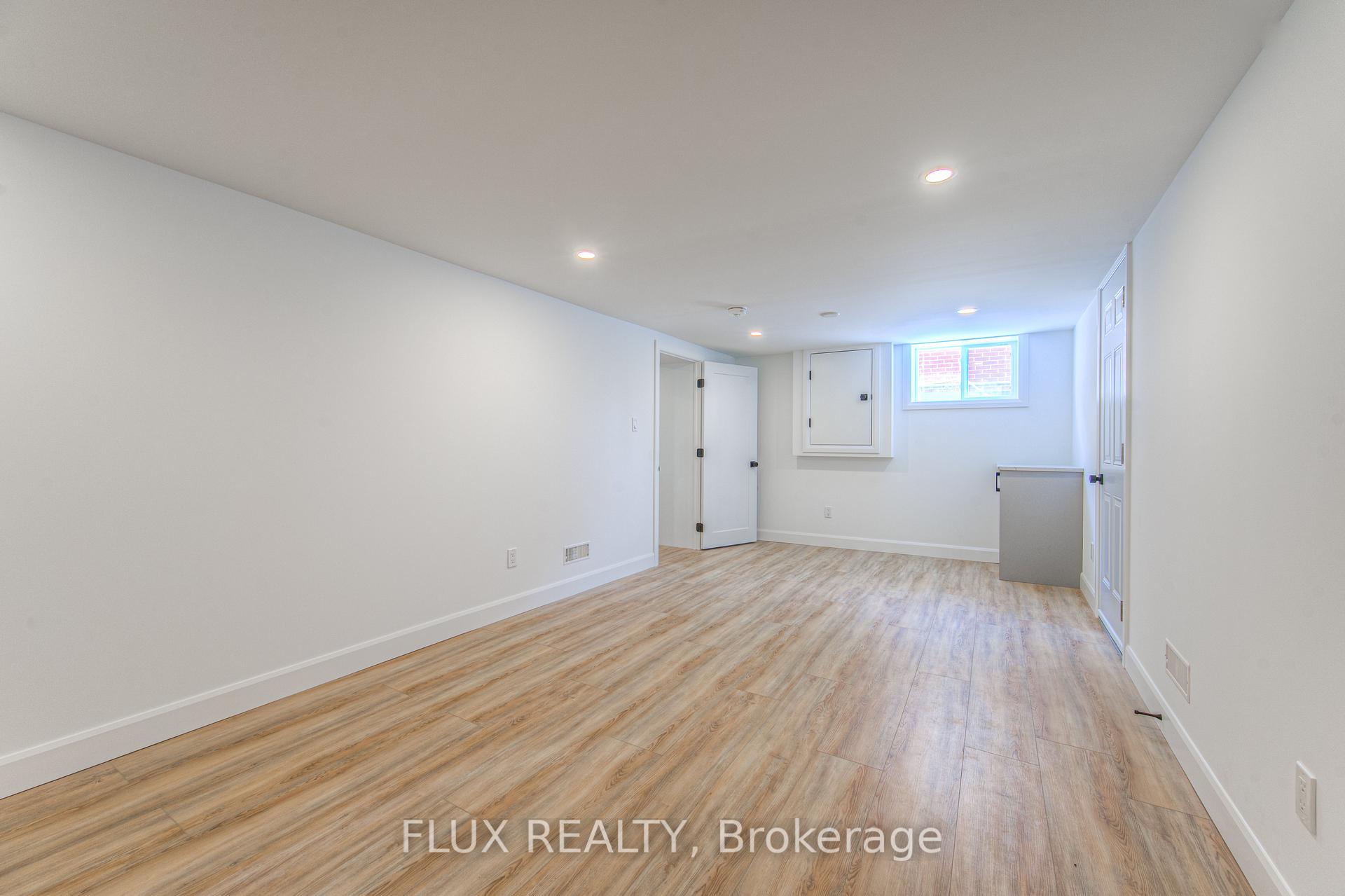 Photo 18 of 320 Highland Road E, Kitchener — HOMEH