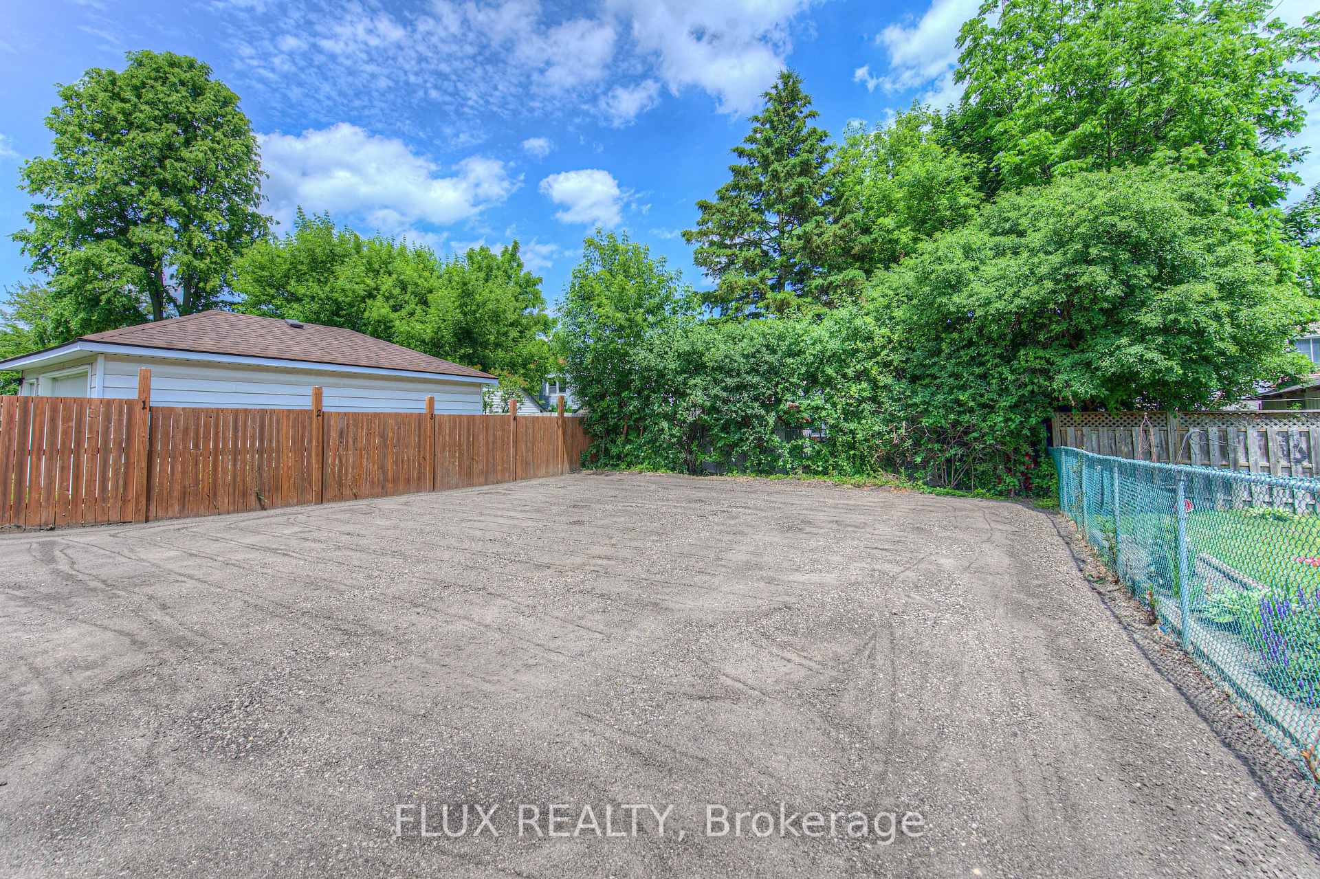 Photo 21 of 320 Highland Road E, Kitchener — HOMEH