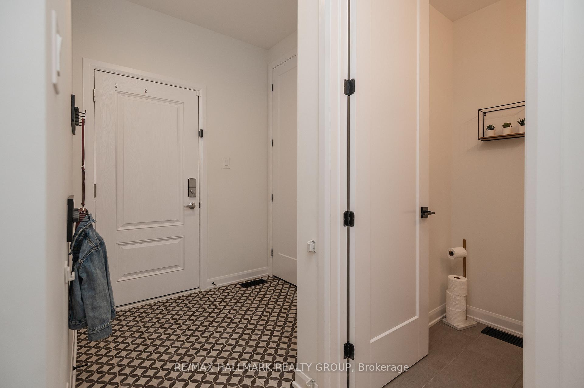 Photo 16 of 31 Jetty Drive, Ottawa, Mahogany Community — HOMEH
