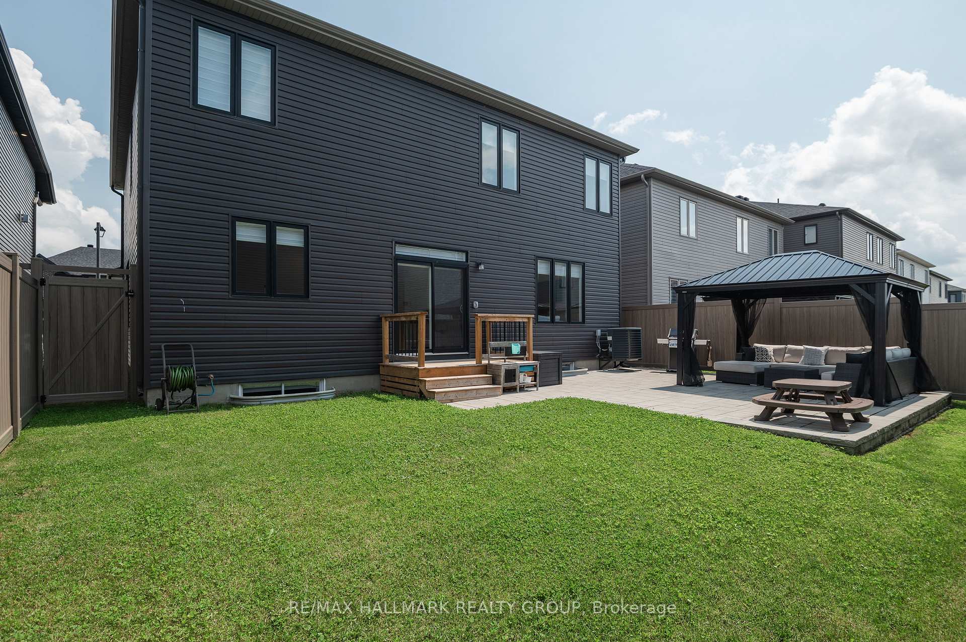 Photo 39 of 31 Jetty Drive, Ottawa, Mahogany Community — HOMEH