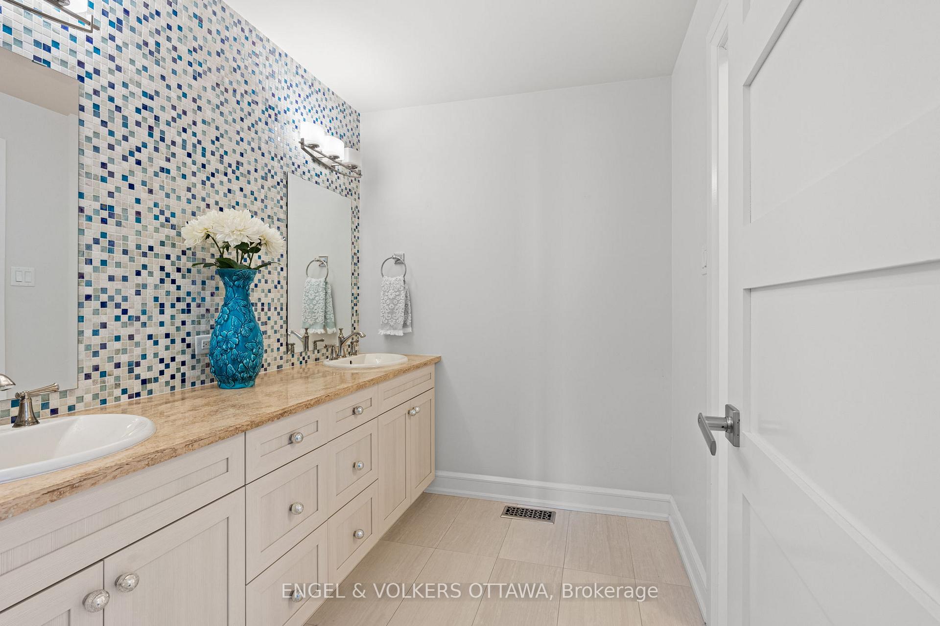 Photo 35 of 110 Gray Willow Place, Ottawa, Manotick Village & Manotick Estates — HOMEH