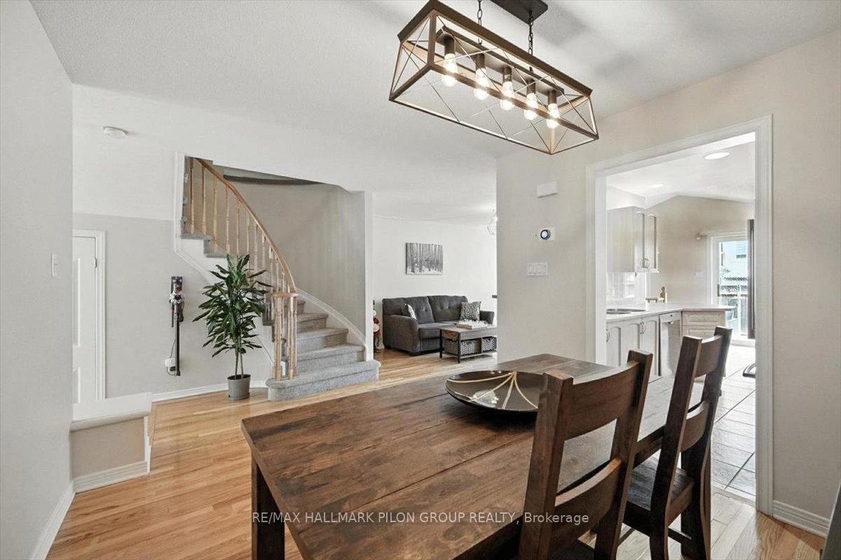 Photo 4 of 27 Saddlesmith Circle, Ottawa, Kanata - Emerald Meadows/Trailwest — HOMEH