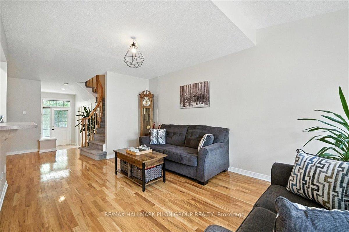 Photo 6 of 27 Saddlesmith Circle, Ottawa, Kanata - Emerald Meadows/Trailwest — HOMEH