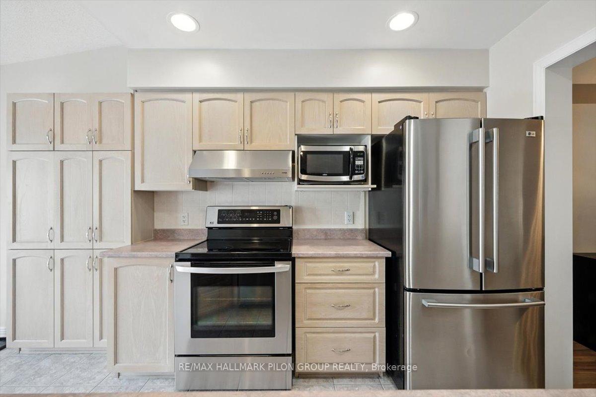 Photo 9 of 27 Saddlesmith Circle, Ottawa, Kanata - Emerald Meadows/Trailwest — HOMEH