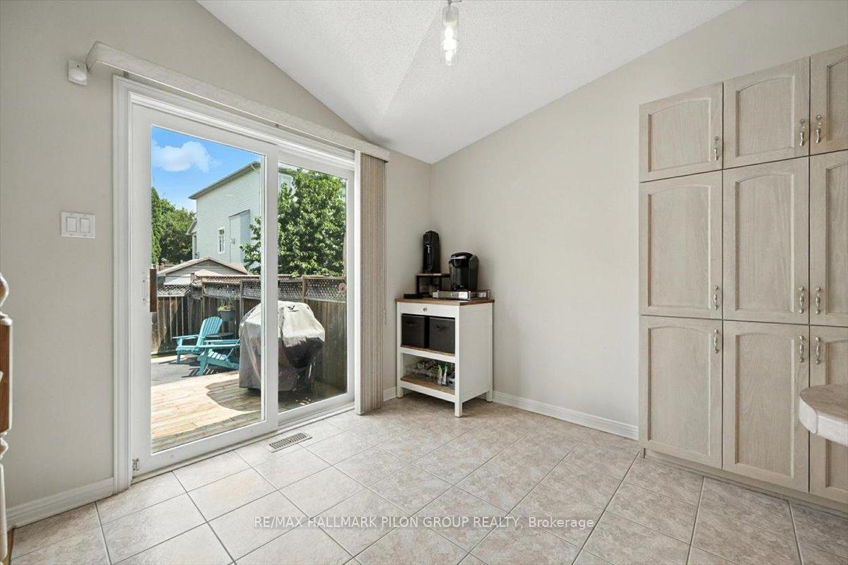 Photo 12 of 27 Saddlesmith Circle, Ottawa, Kanata - Emerald Meadows/Trailwest — HOMEH