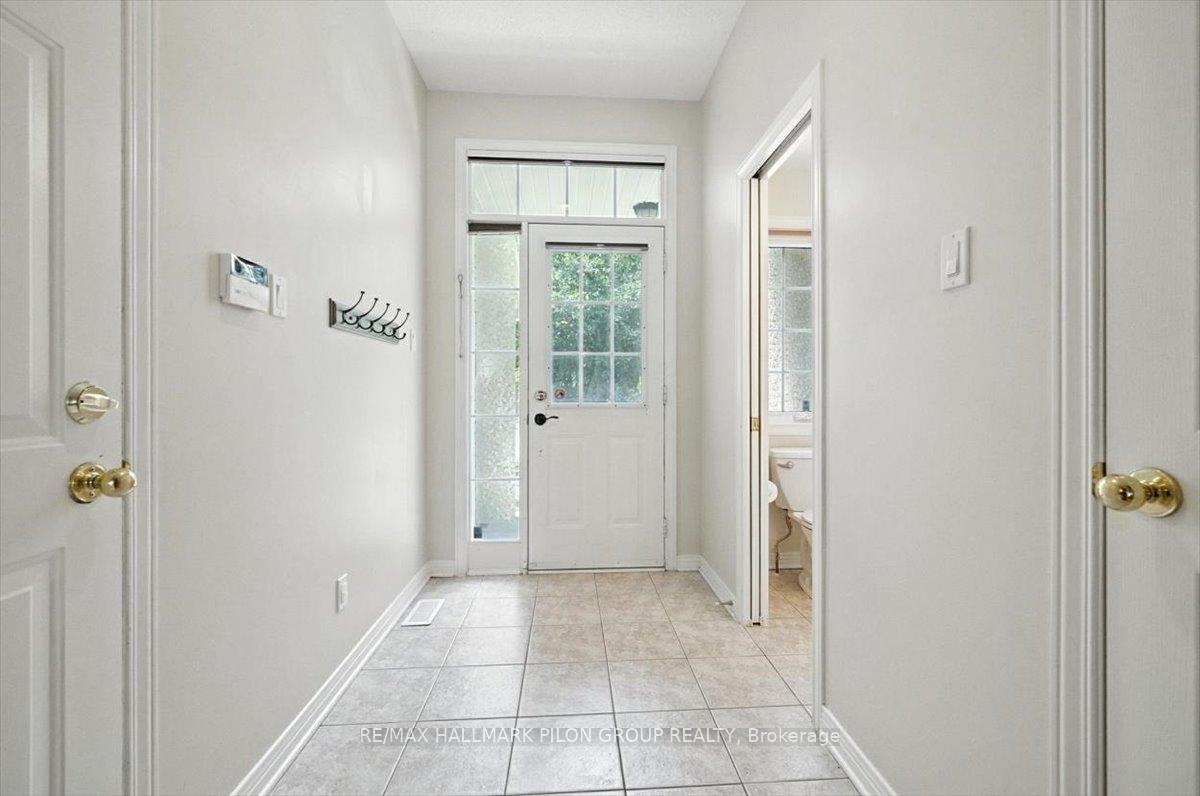 Photo 14 of 27 Saddlesmith Circle, Ottawa, Kanata - Emerald Meadows/Trailwest — HOMEH