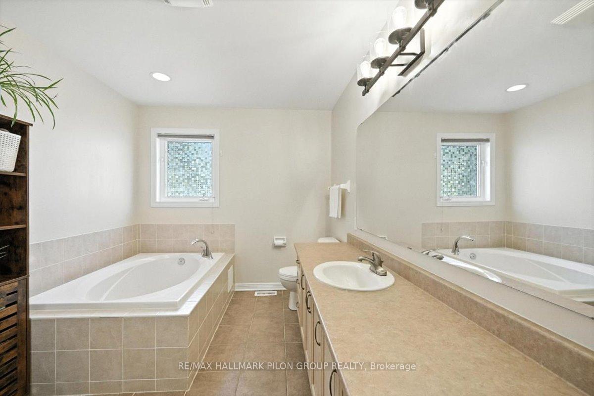 Photo 19 of 27 Saddlesmith Circle, Ottawa, Kanata - Emerald Meadows/Trailwest — HOMEH