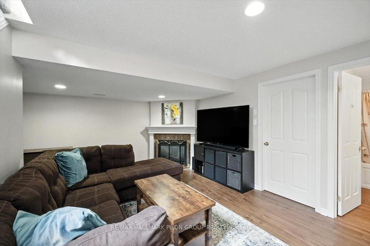 Photo 21 of 27 Saddlesmith Circle, Ottawa, Kanata - Emerald Meadows/Trailwest — HOMEH