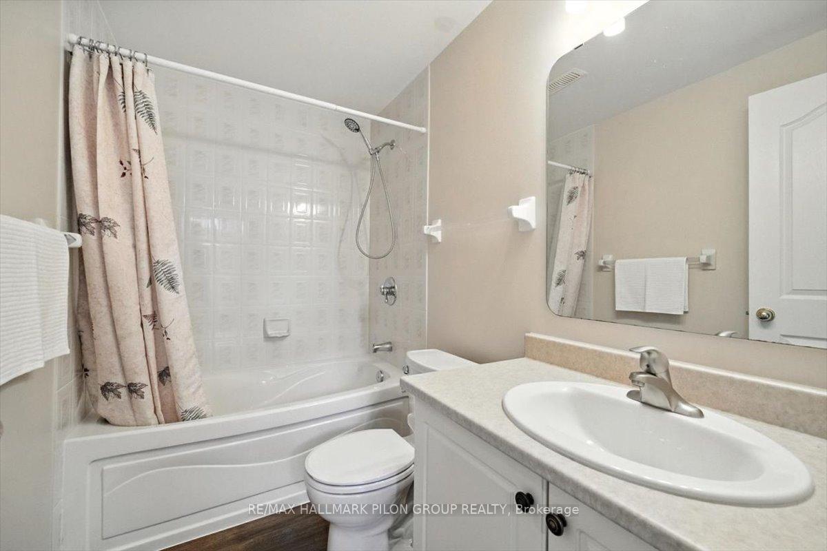 Photo 23 of 27 Saddlesmith Circle, Ottawa, Kanata - Emerald Meadows/Trailwest — HOMEH