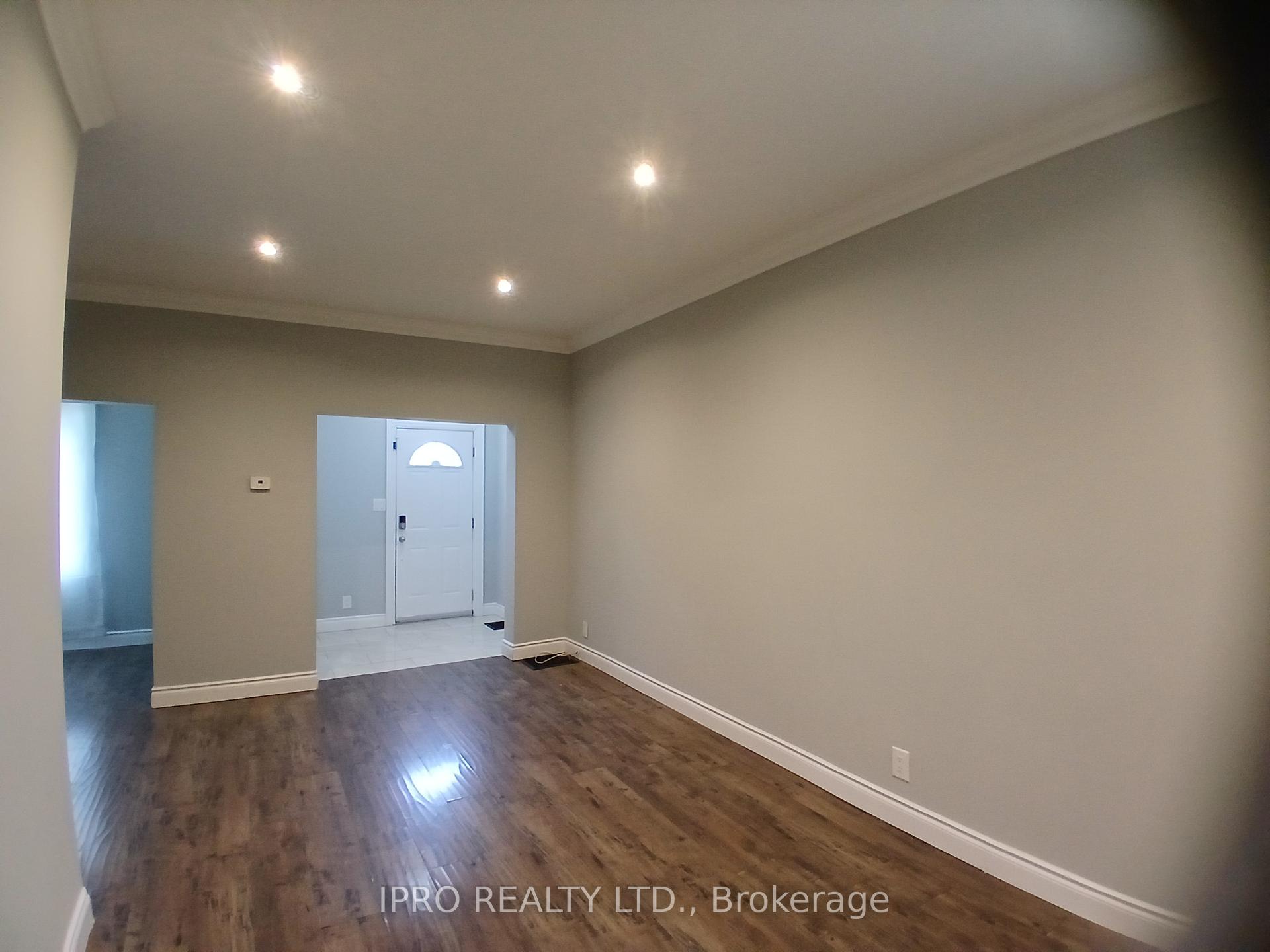 Photo 3 of 49 East 9th Street, Hamilton, Centremount — HOMEH