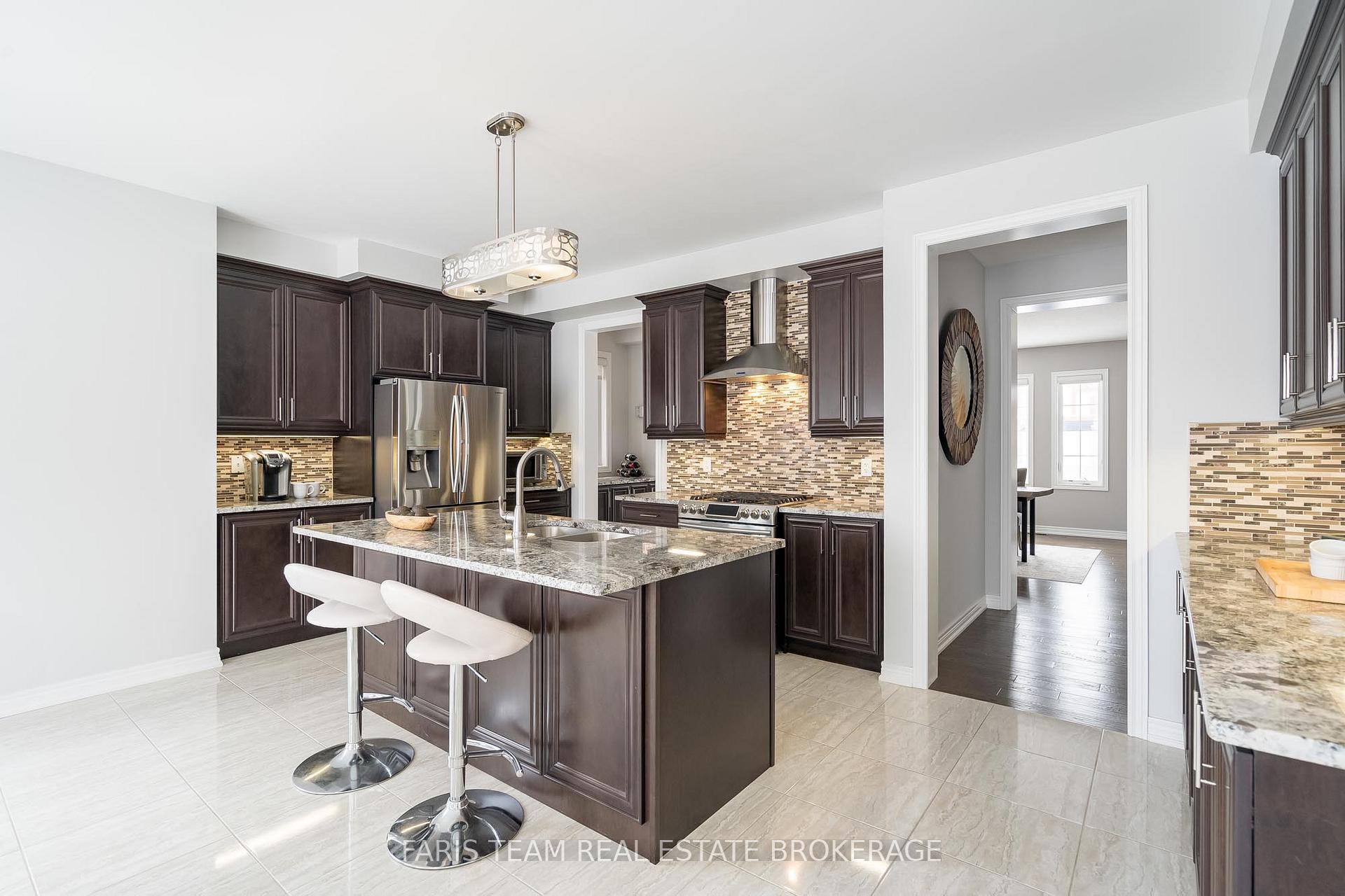 Photo 5 of 72 Heritage Road, Innisfil, Cookstown — HOMEH