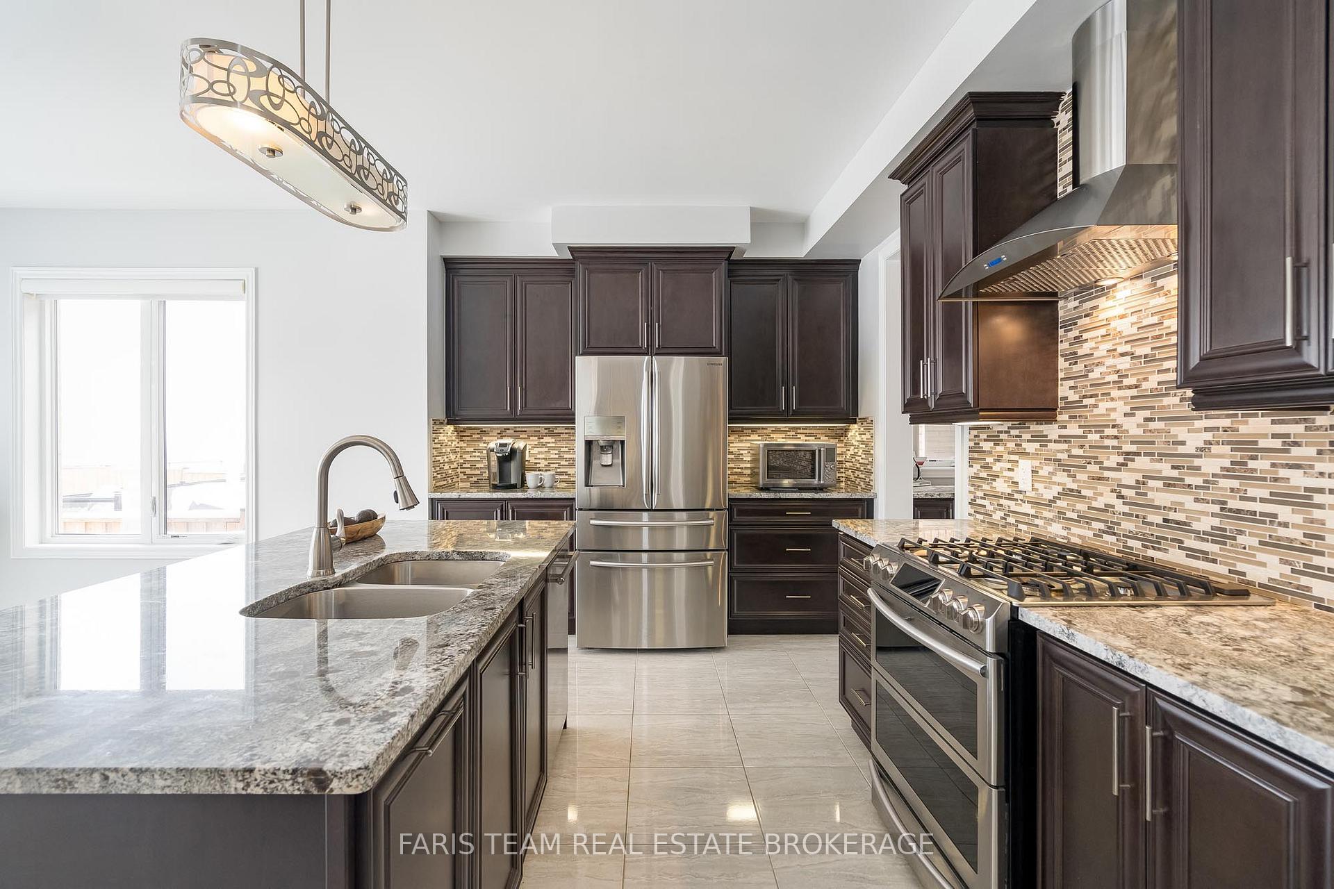 Photo 8 of 72 Heritage Road, Innisfil, Cookstown — HOMEH