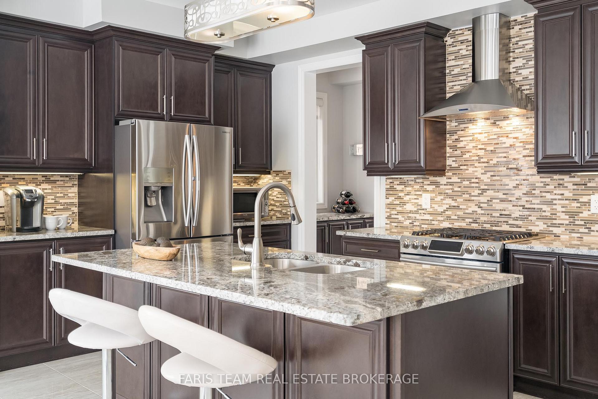 Photo 10 of 72 Heritage Road, Innisfil, Cookstown — HOMEH