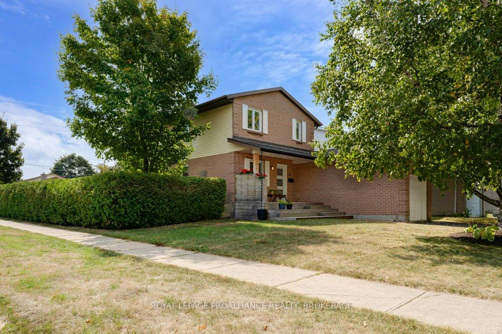 Photo 3 of 4 Glenaire Mews, Kingston, West of Sir John A. Blvd — HOMEH