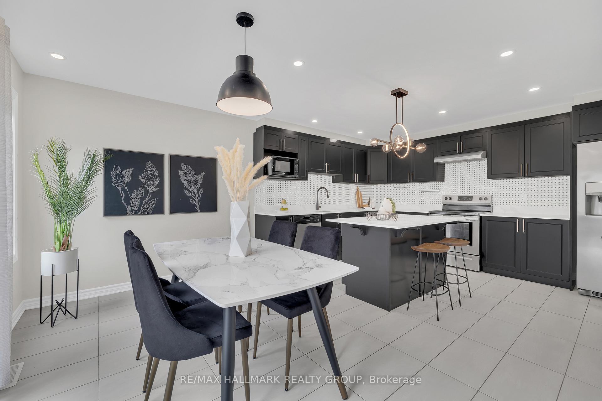 Photo 13 of 130 Cranesbill Road, Ottawa, Kanata - Emerald Meadows/Trailwest — HOMEH
