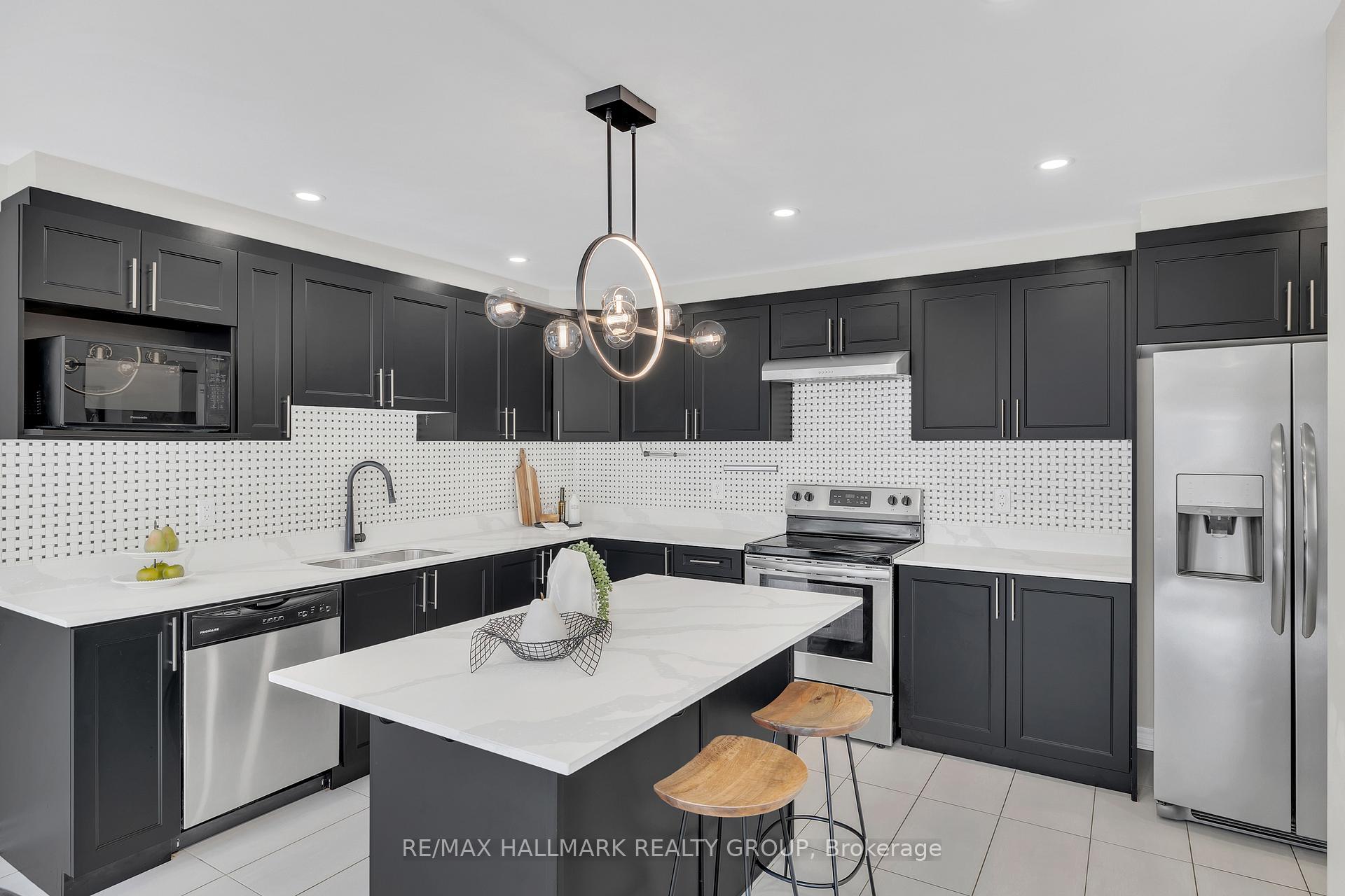 Photo 14 of 130 Cranesbill Road, Ottawa, Kanata - Emerald Meadows/Trailwest — HOMEH