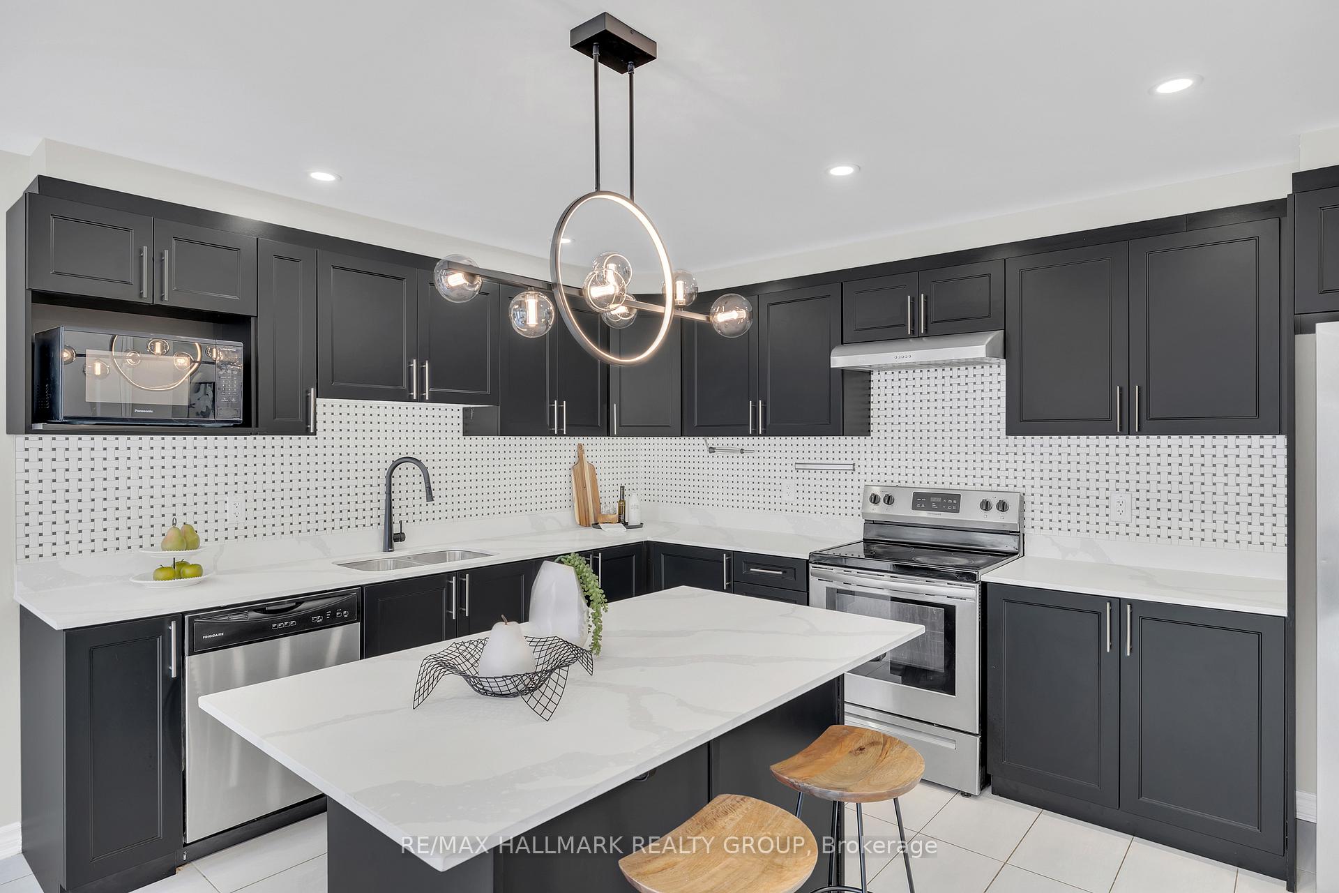 Photo 15 of 130 Cranesbill Road, Ottawa, Kanata - Emerald Meadows/Trailwest — HOMEH