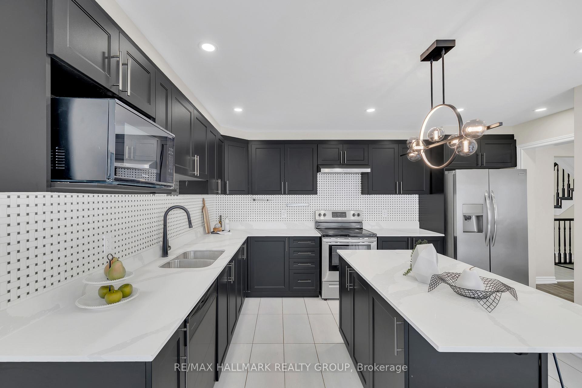Photo 16 of 130 Cranesbill Road, Ottawa, Kanata - Emerald Meadows/Trailwest — HOMEH