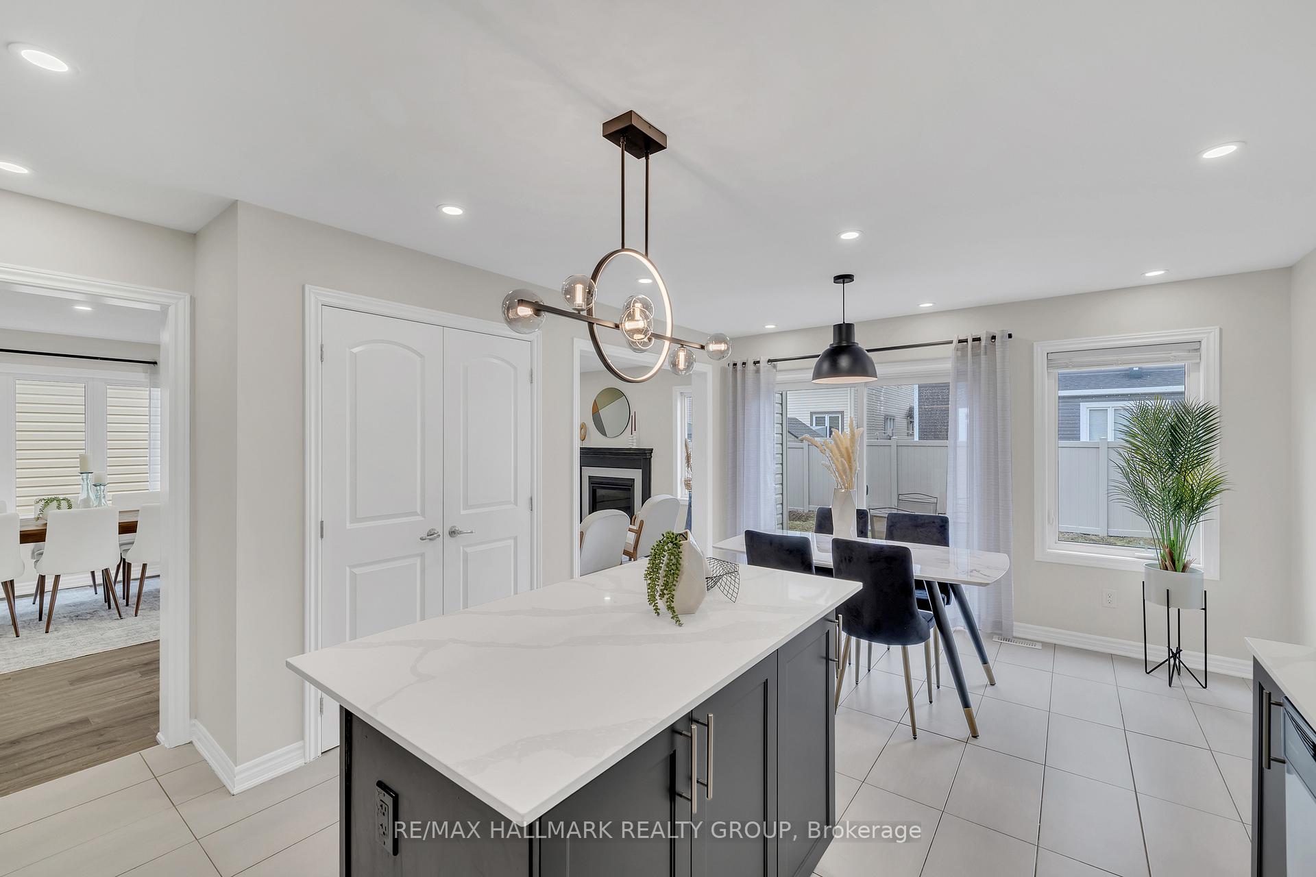 Photo 17 of 130 Cranesbill Road, Ottawa, Kanata - Emerald Meadows/Trailwest — HOMEH