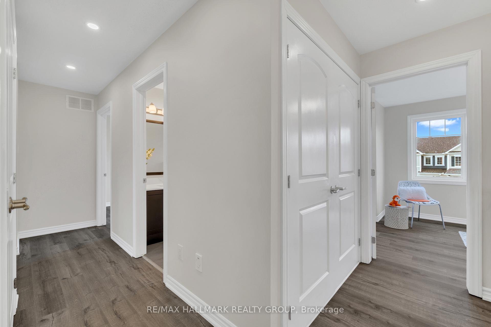 Photo 20 of 130 Cranesbill Road, Ottawa, Kanata - Emerald Meadows/Trailwest — HOMEH