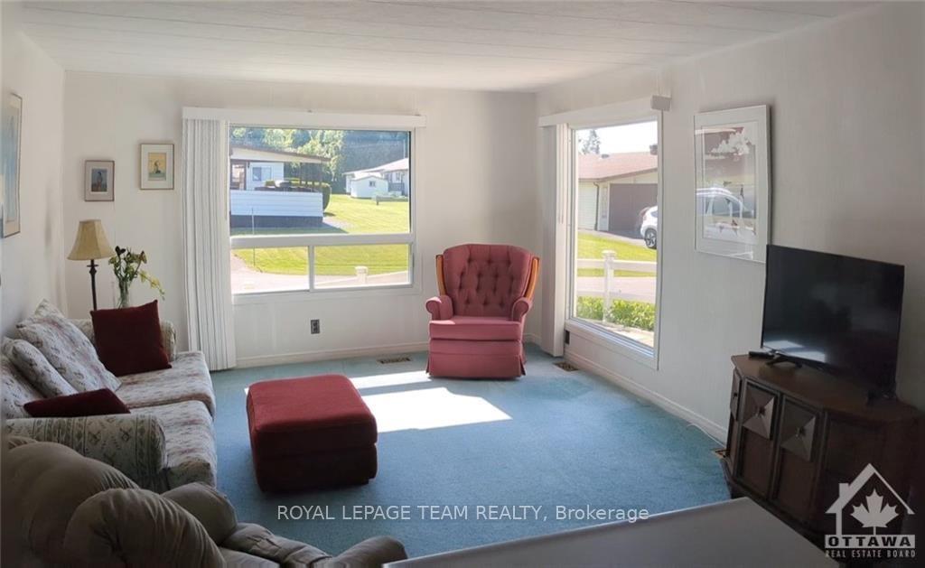 Photo 7 of 15 Evergreen Lane, McNab/Braeside, Mcnab/Braeside Twps — HOMEH