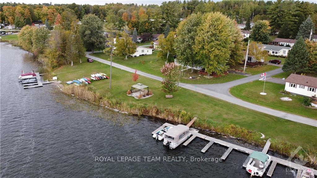 Photo 9 of 15 Evergreen Lane, McNab/Braeside, Mcnab/Braeside Twps — HOMEH