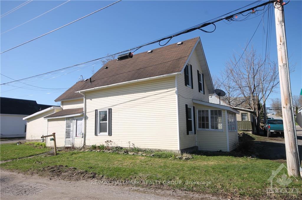 Front of 923 Center Street