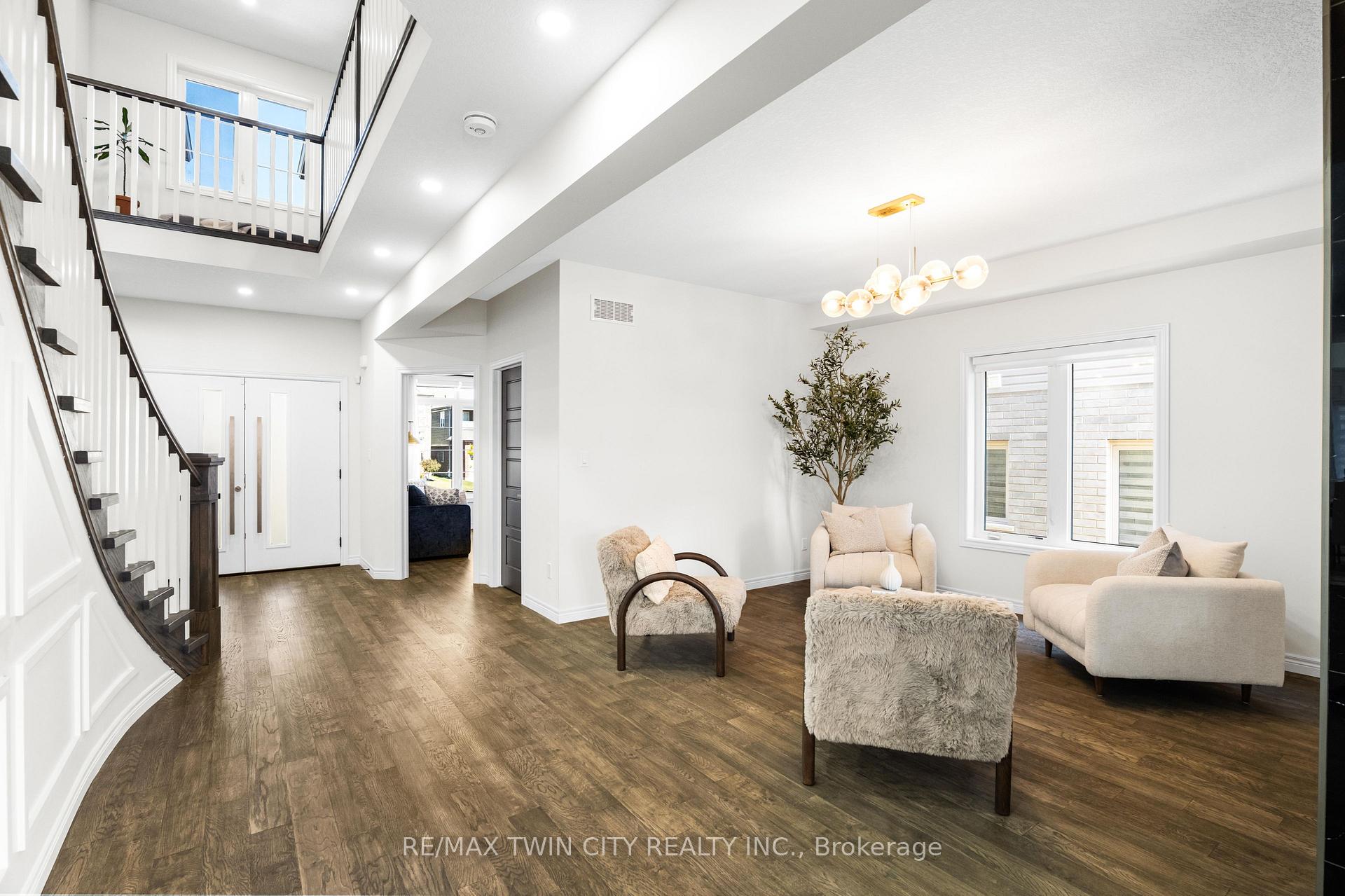 Photo 5 of 297 Blair Creek Drive, Kitchener — HOMEH