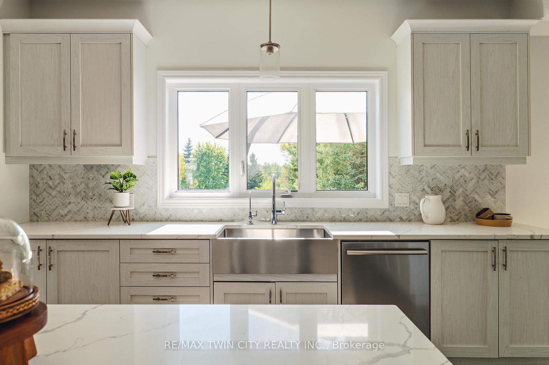 Photo 15 of 297 Blair Creek Drive, Kitchener — HOMEH