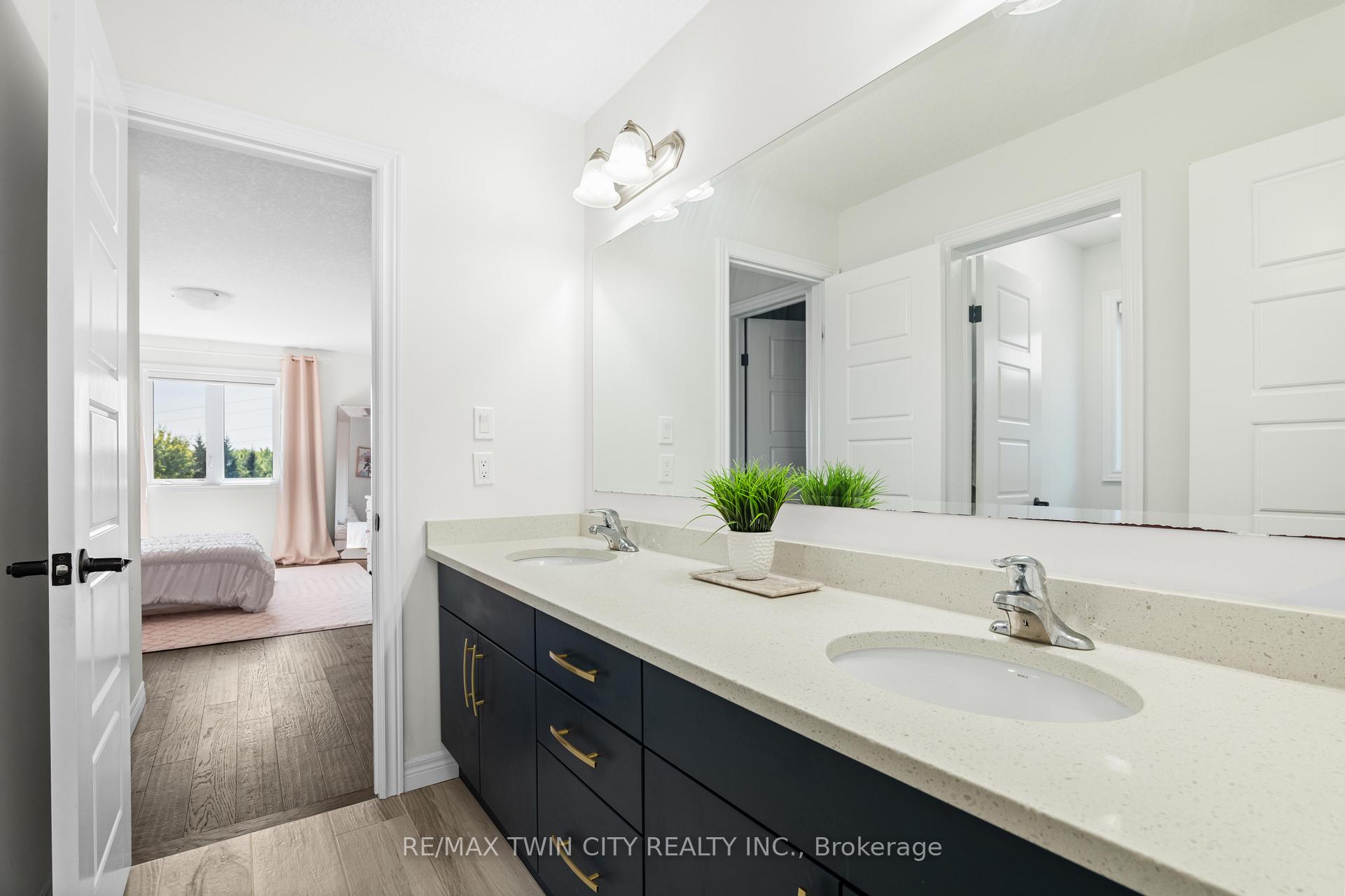 Photo 34 of 297 Blair Creek Drive, Kitchener — HOMEH