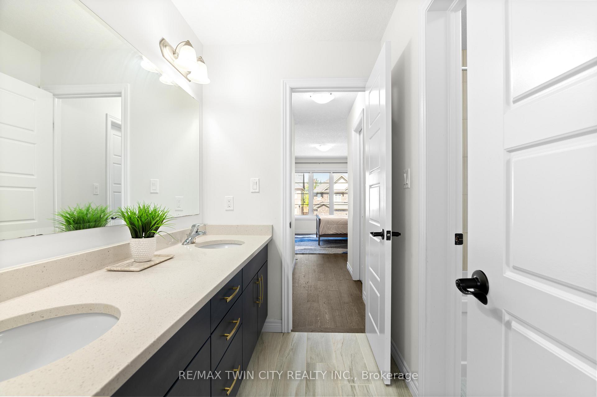 Photo 35 of 297 Blair Creek Drive, Kitchener — HOMEH