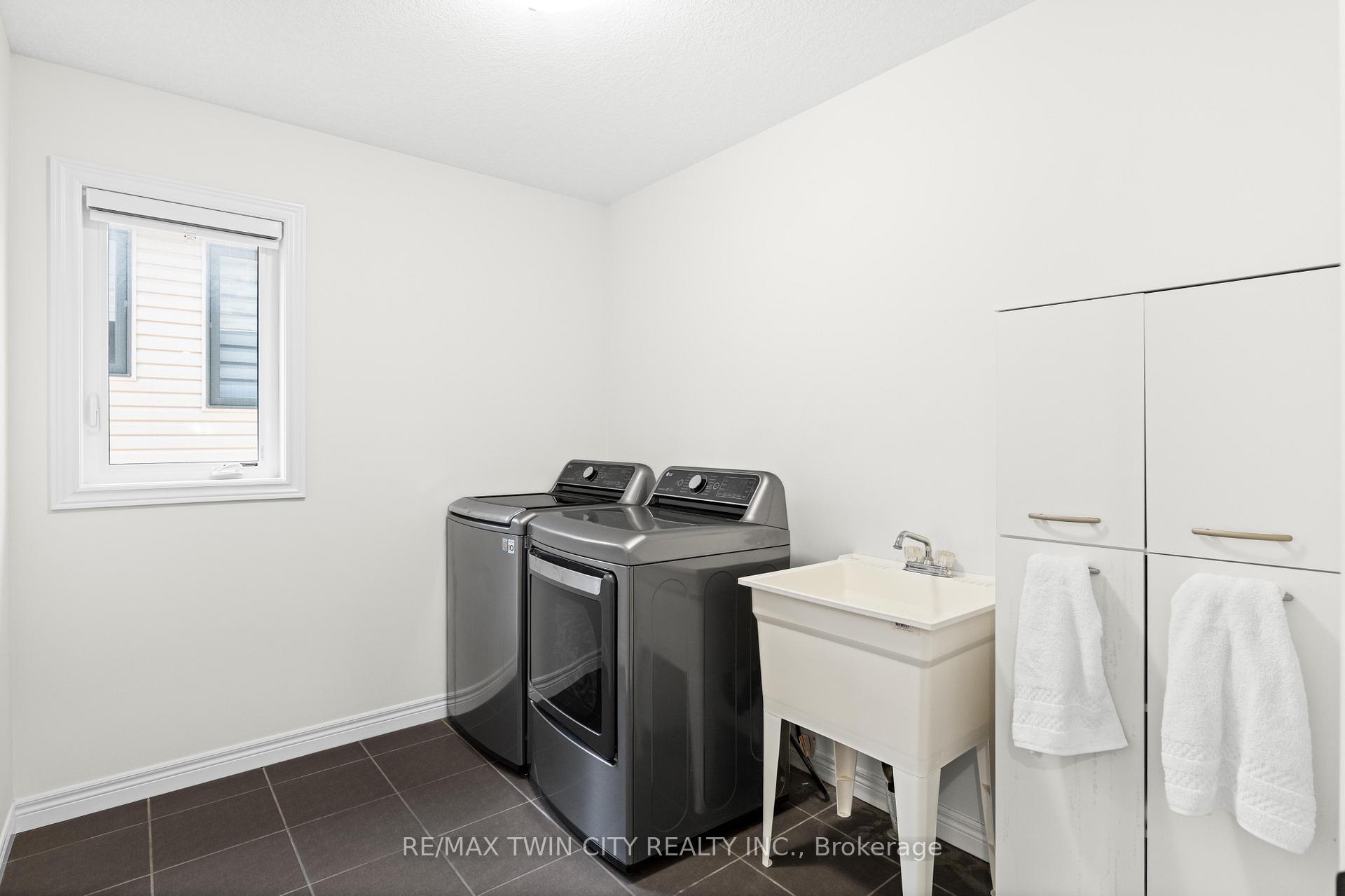 Photo 38 of 297 Blair Creek Drive, Kitchener — HOMEH