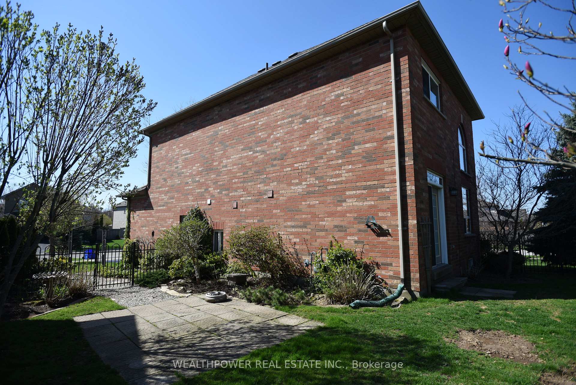 Photo 8 of 123 Morwick Drive, Hamilton, Ancaster — HOMEH