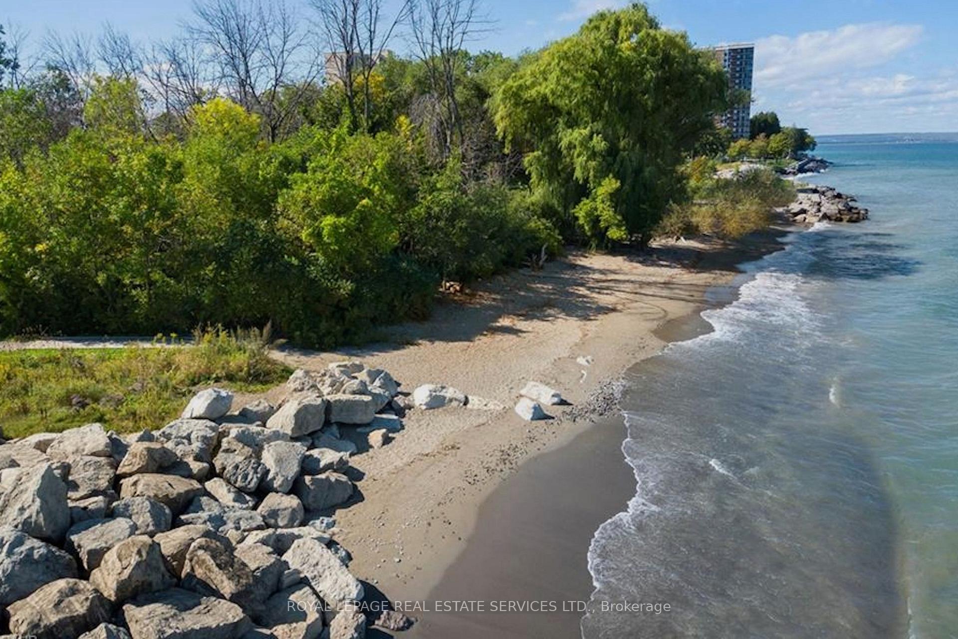 Photo 2 of 59 Southshore Crescent, Hamilton, Lakeshore — HOMEH