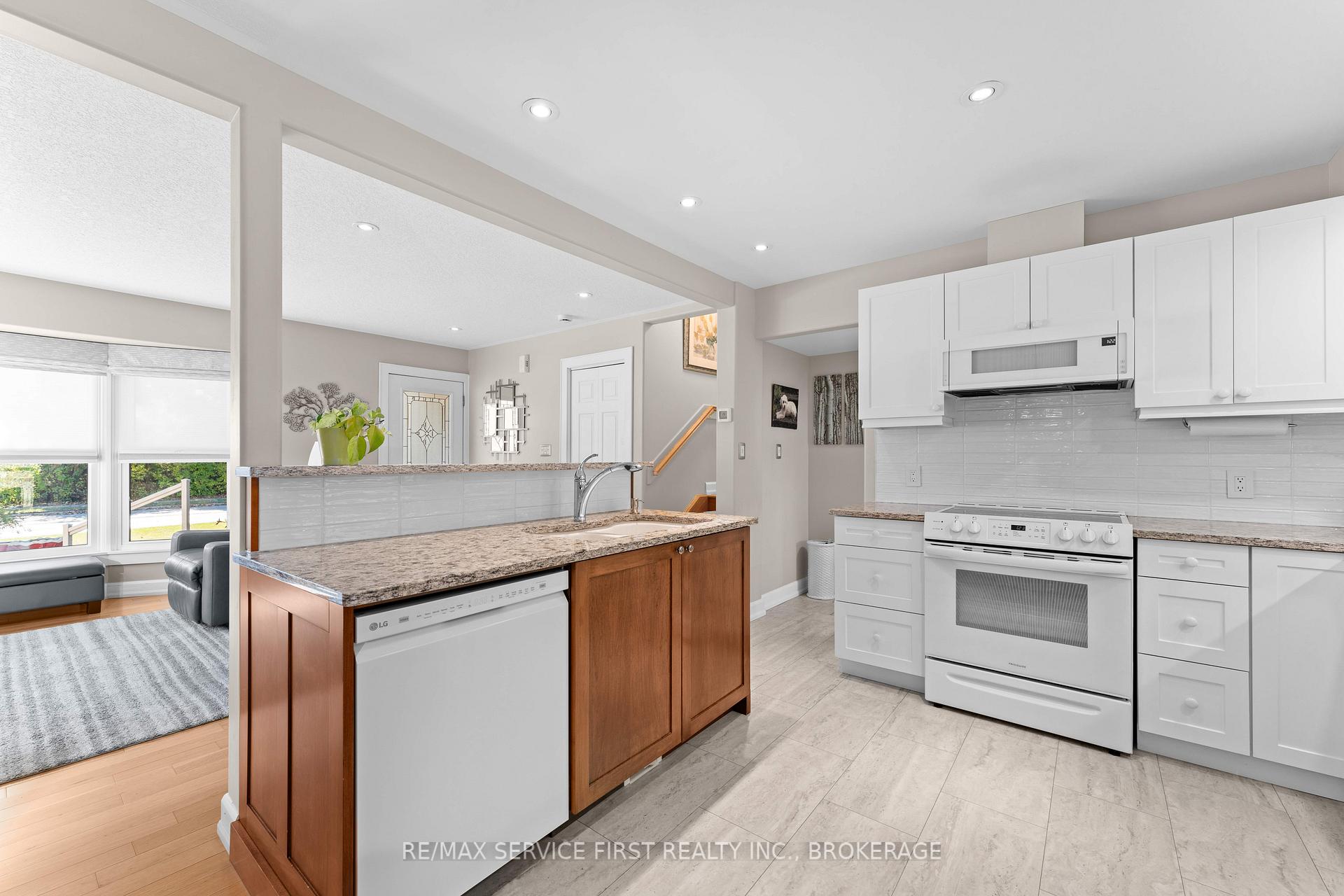 Photo 11 of 998 Woodbine Road, Kingston, North of Taylor-Kidd Blvd — HOMEH