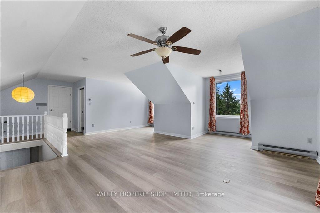 Photo 5 of 876 Russett Drive, McNab/Braeside, Mcnab/Braeside Twps — HOMEH