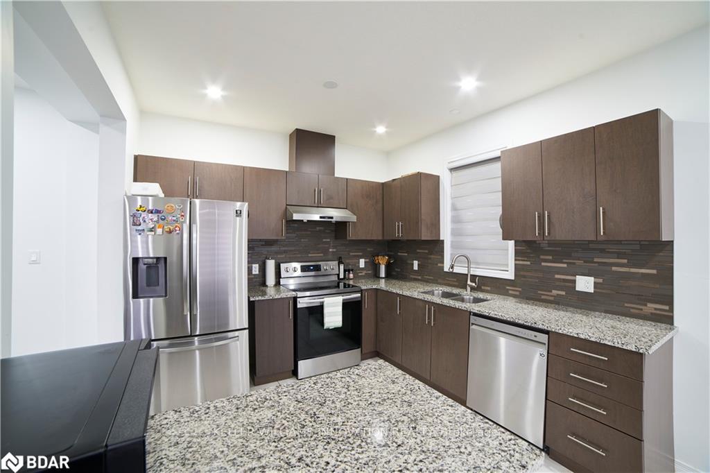 Photo 6 of 44 Saddlebrook Court, Kitchener — HOMEH
