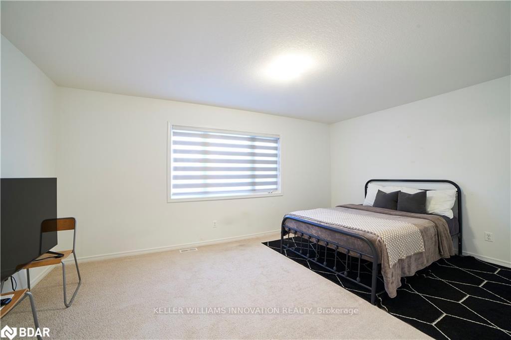 Photo 10 of 44 Saddlebrook Court, Kitchener — HOMEH