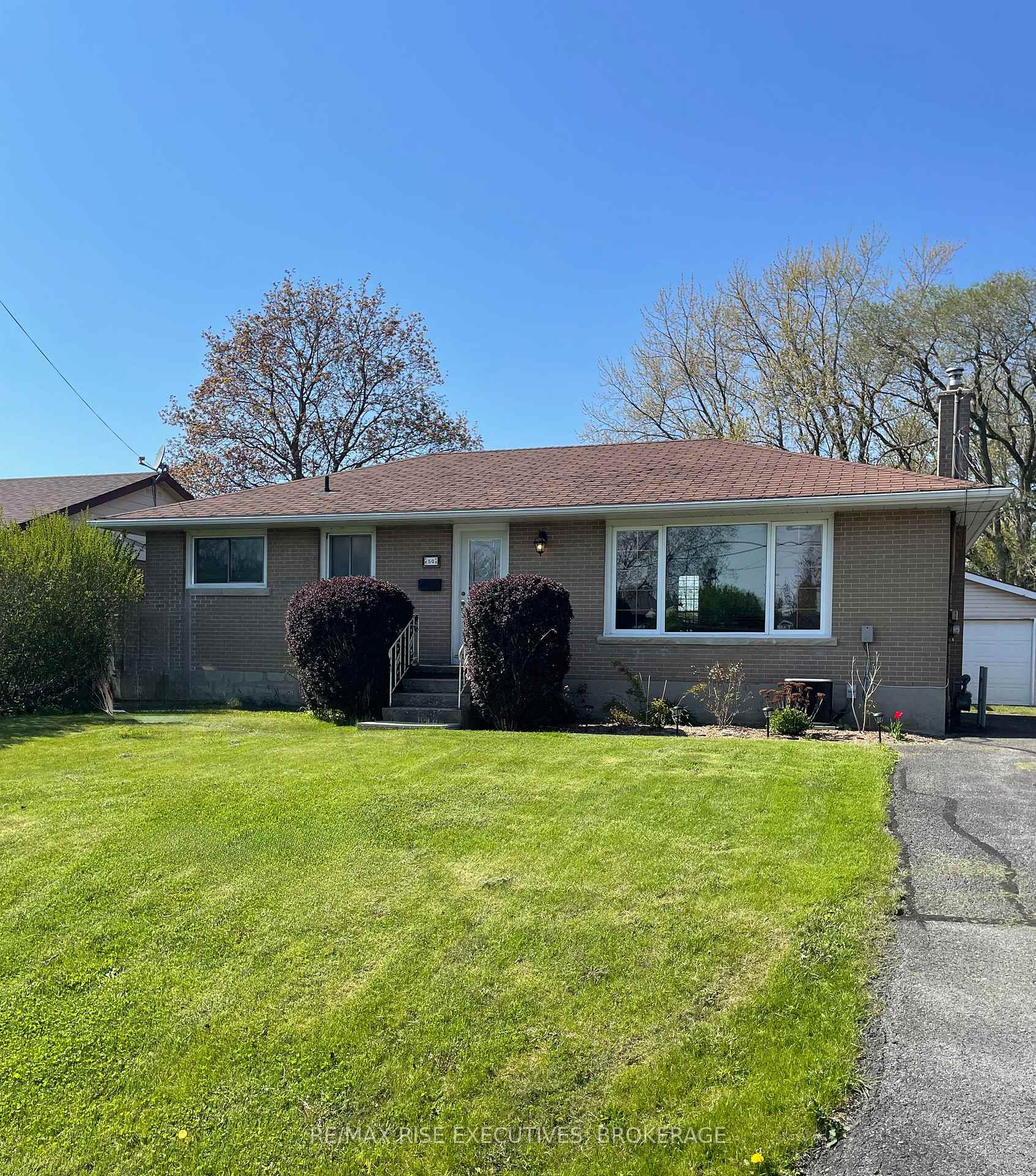 Photo 1 of 50 Briscoe Street, Loyalist, Amherstview — HOMEH