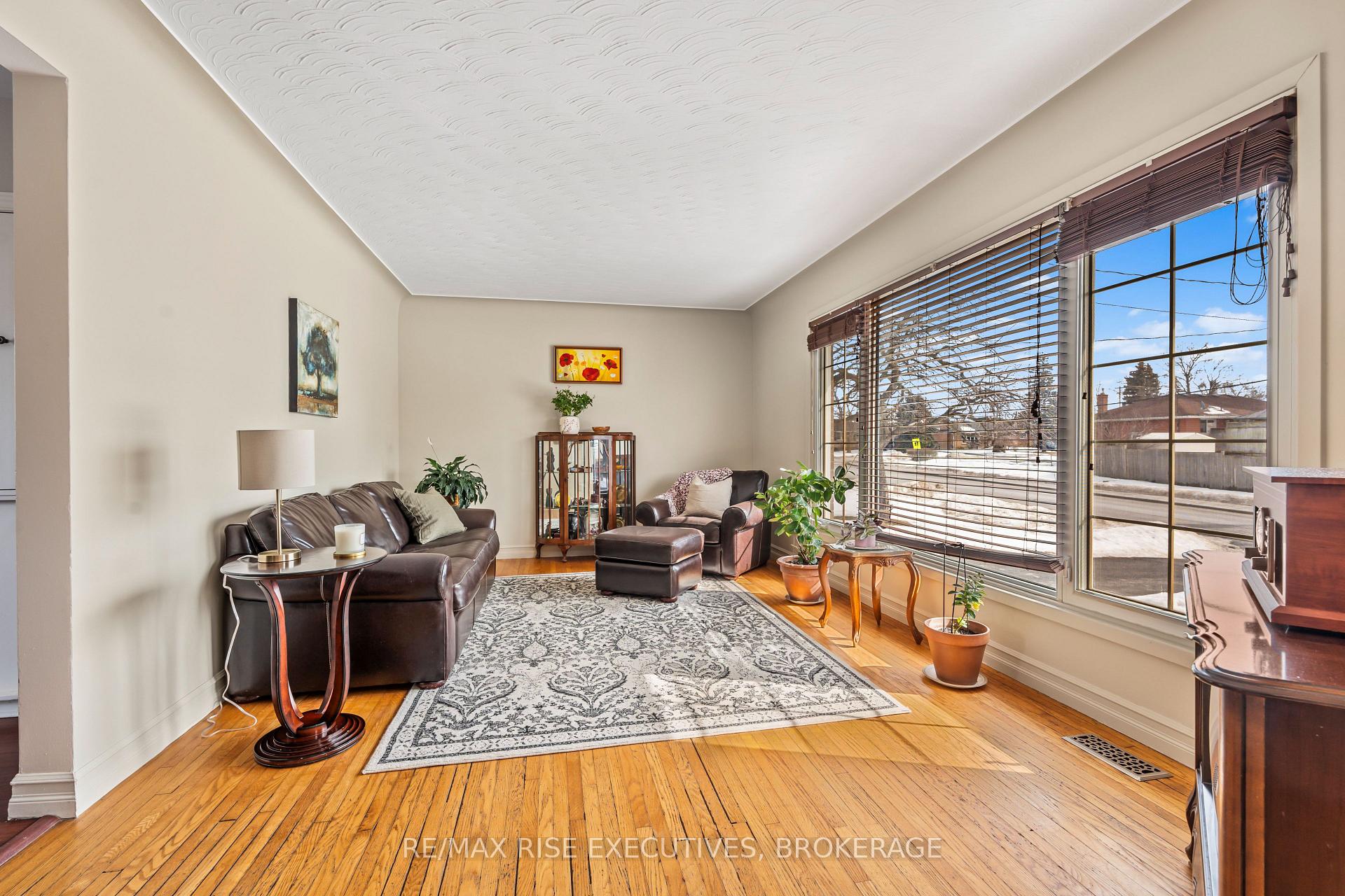 Photo 3 of 50 Briscoe Street, Loyalist, Amherstview — HOMEH